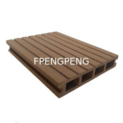 Deck de madera compuesta resistente al fuego con protección UV