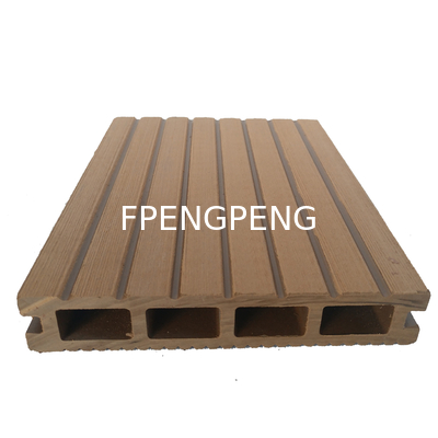 Deck de madera compuesta resistente al fuego con protección UV