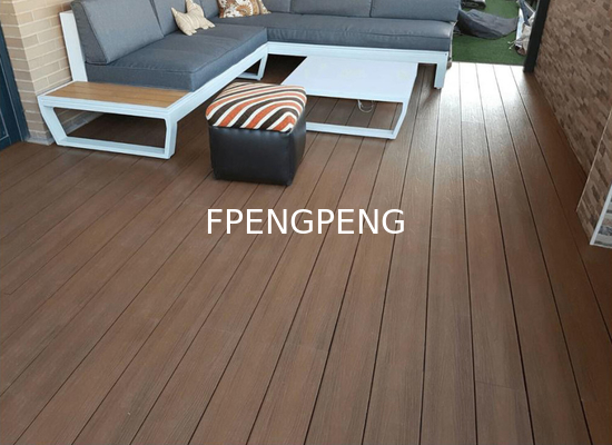 Decking de madera compuesta ecológica reciclada con suelo impermeable resistente al fuego resistente a los rayos UV