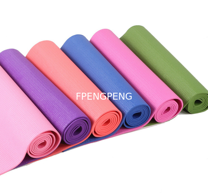 Alfombra de yoga de PVC antideslizante para un rendimiento resistente al agua y estable