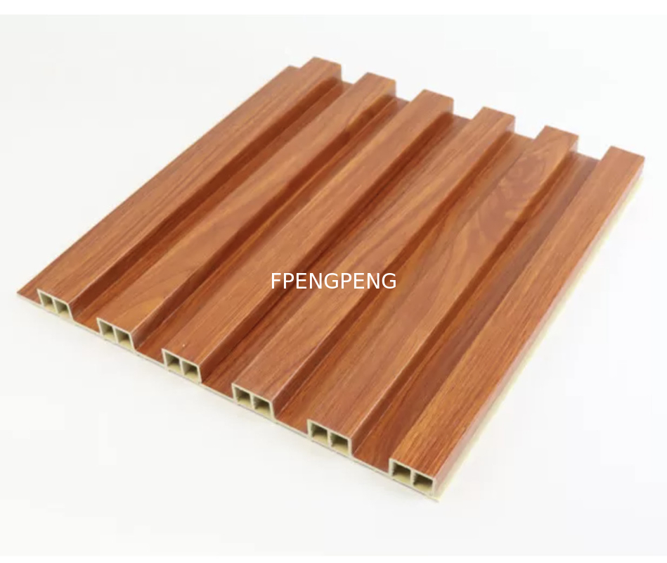 Revestimiento de pared de madera hueca de plástico de lujo impermeable para la decoración del hogar fácilmente instalado tablero de diseño ligero