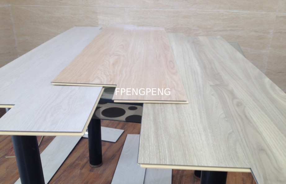 suelo de PVC homogéneo piso de PVC impermeable piso de vinilo revestimiento UV revestimiento de vinilo suelo de tablón azulejos antiestáticos