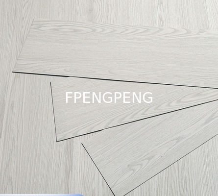 Obtenga la solución perfecta de pisos con pisos de PVC y piso autoadhesivo de PVC de opción duradera