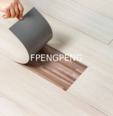 Suelos de PVC asequibles y duraderos Suelos autoadhesivos de PVC para pisos de balcones y baños